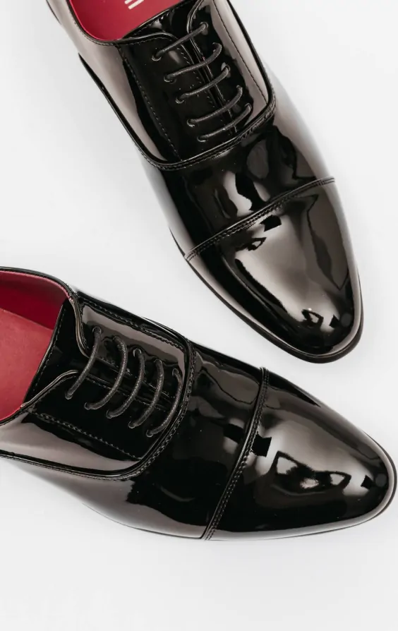 Patent leather toe cap shoes hot sale
